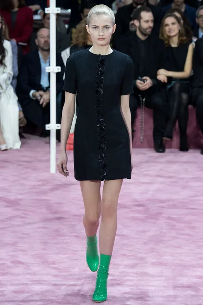 Look 10